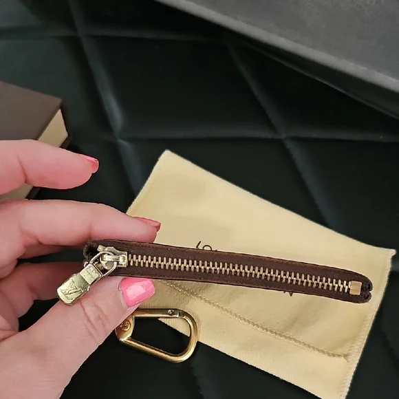 Louis Vuitton Brown Monogram Key Cles - Picture 6 of 13
